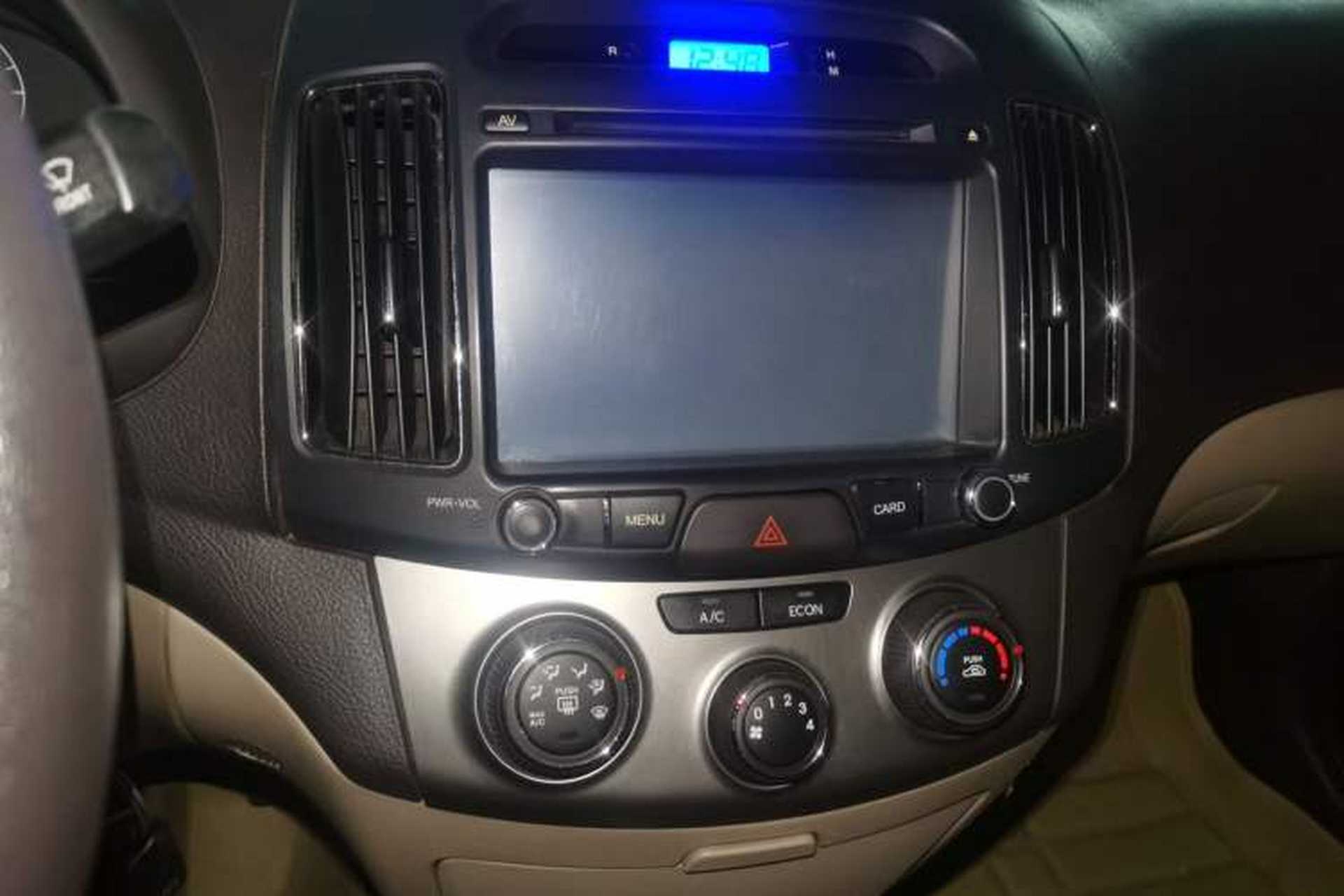 Used Hyundai Celesta 2011 1.6L Manual Comfort Edition Audio And AC Panel