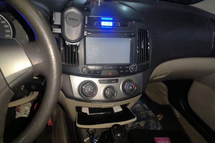 Used Hyundai Celesta 2011 1.6L Automatic Comfort Edition Audio And AC Panel