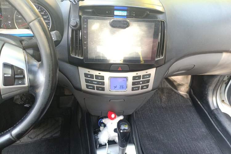 Used Hyundai Celesta 2011 1.6L Automatic Luxury Version Audio And AC Panel