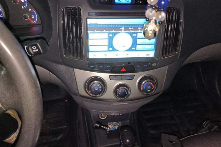 Used Hyundai Celesta 2011 1.6L Automatic Comfort Edition Audio And AC Panel