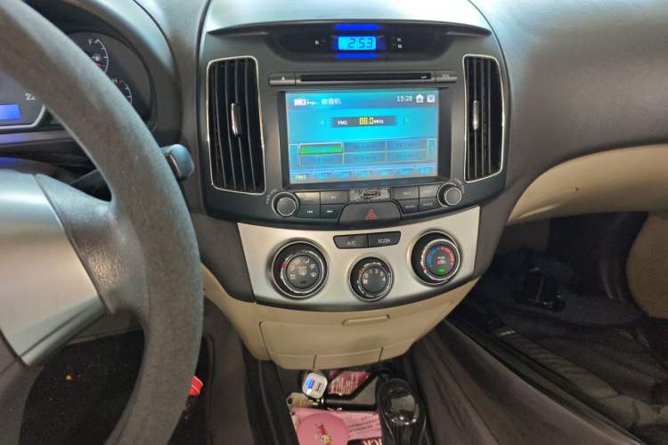 Used Hyundai Celesta 2011 1.6L Automatic Comfort Edition Audio And AC Panel
