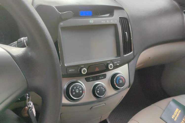 Used Hyundai Celesta 2011 1.6L Automatic Comfort Edition Audio And AC Panel