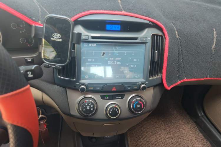 Used Hyundai Celesta 2011 1.6L Manual Comfort Edition Audio And AC Panel
