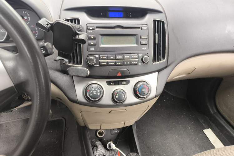 Used Hyundai Celesta 2011 1.6L Manual Comfort Edition Audio And AC Panel