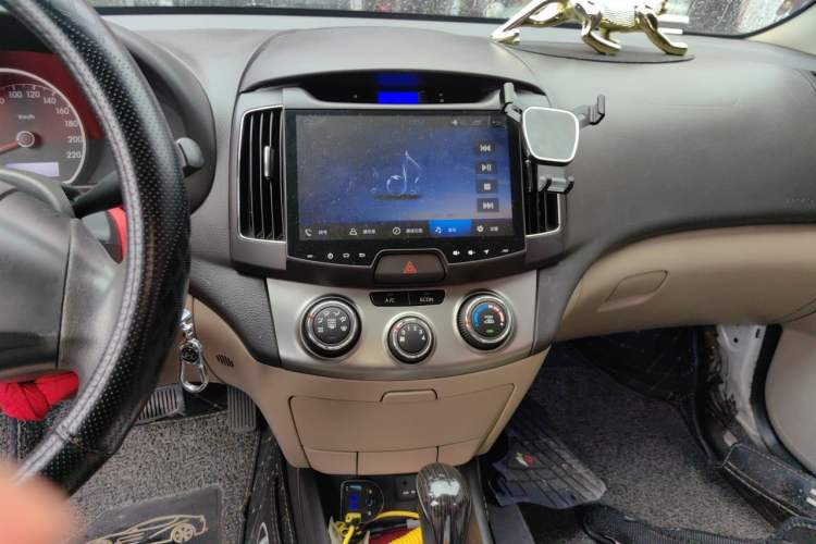 Used Hyundai Celesta 2011 1.6L Automatic Comfort Edition Audio And AC Panel