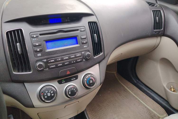 Used Hyundai Celesta 2011 1.6L Manual Comfort Edition Audio And AC Panel