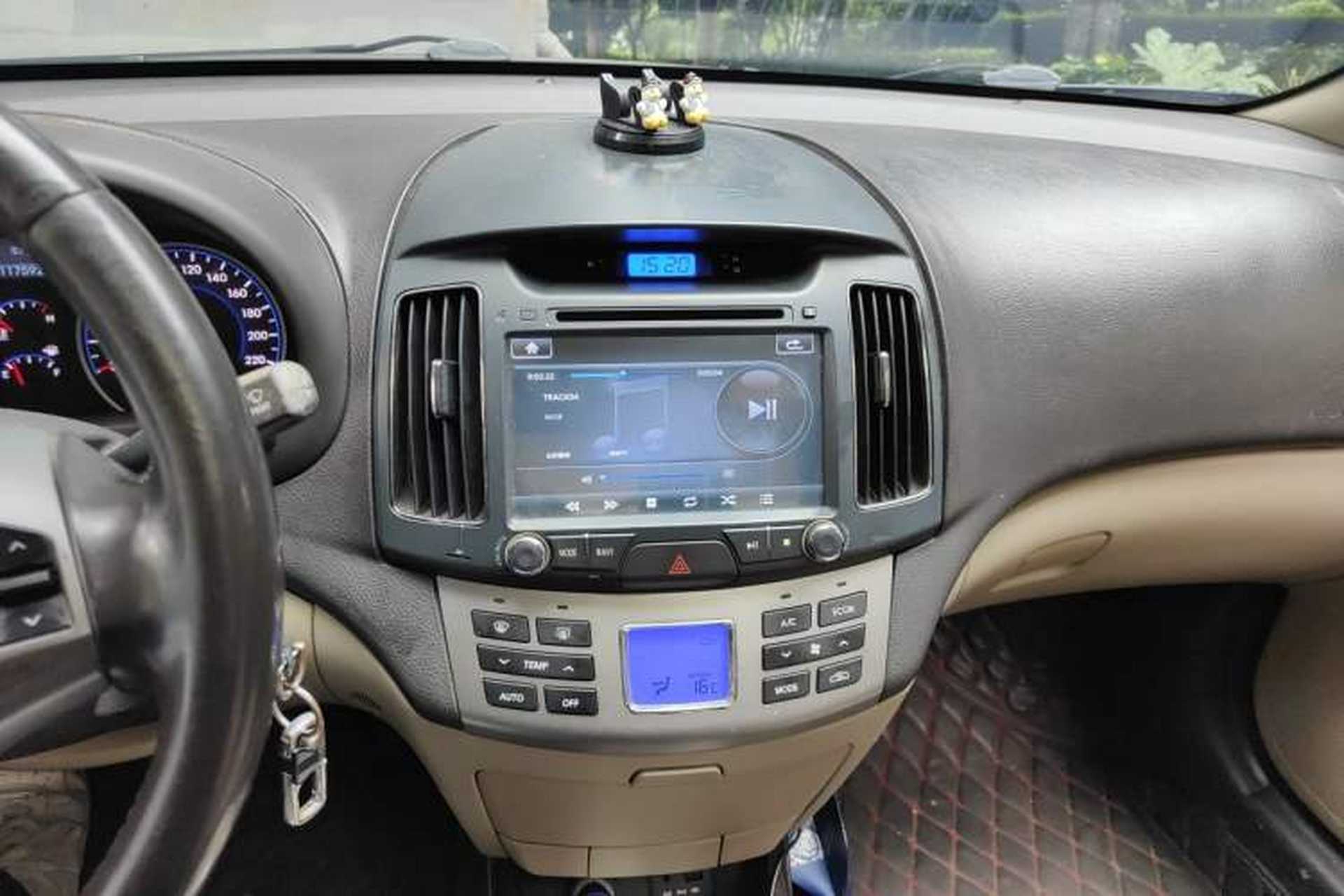 Used Hyundai Celesta 2011 1.6L Automatic Luxury Version Audio And AC Panel