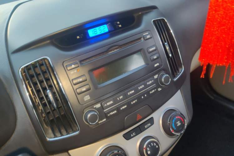 Used Hyundai Celesta 2011 1.6L Automatic Comfort Edition Audio And AC Panel