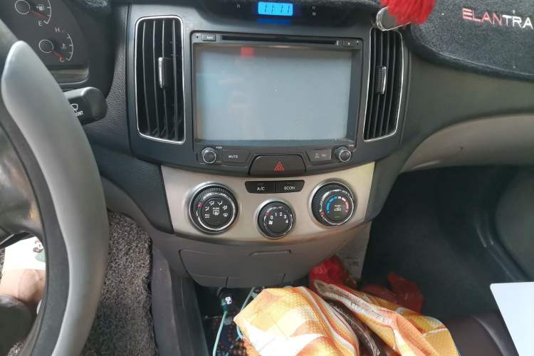 Used Hyundai Celesta 2011 1.6L Automatic Comfort Edition Audio And AC Panel