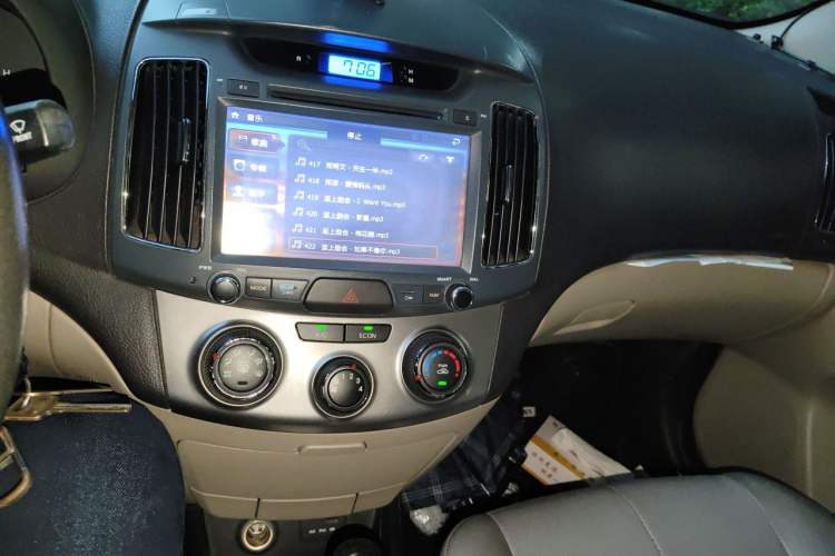 Used Hyundai Celesta 2011 1.6L Automatic Comfort Edition Audio And AC Panel