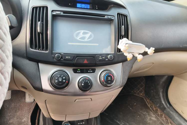 Used Hyundai Celesta 2011 1.6L Manual Comfort Edition Audio And AC Panel