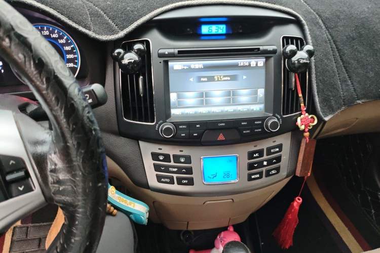 Used Hyundai Celesta 2011 1.6L Automatic Luxury Version Audio And AC Panel