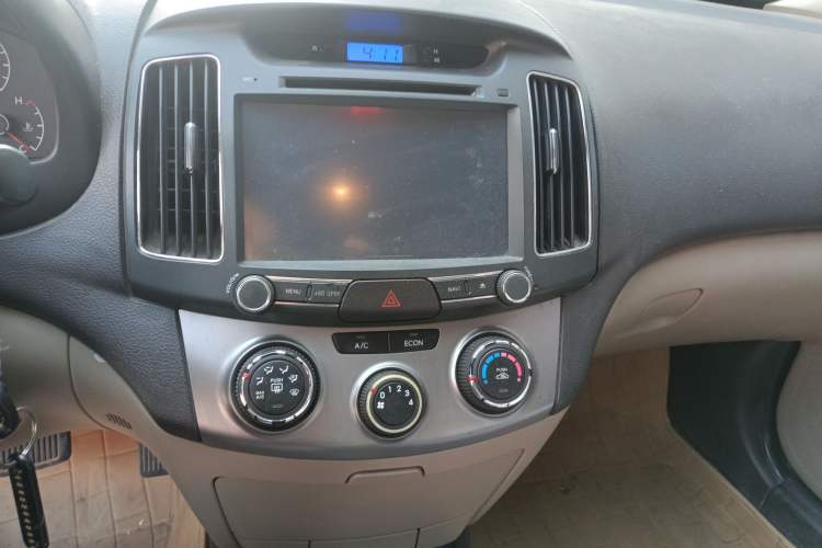 Used Hyundai Celesta 2011 1.6L Automatic Comfort Edition Audio And AC Panel