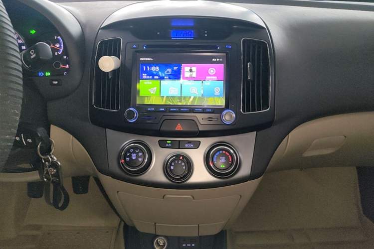 Used Hyundai Celesta 2011 1.6L Manual Luxury Model Audio And AC Panel