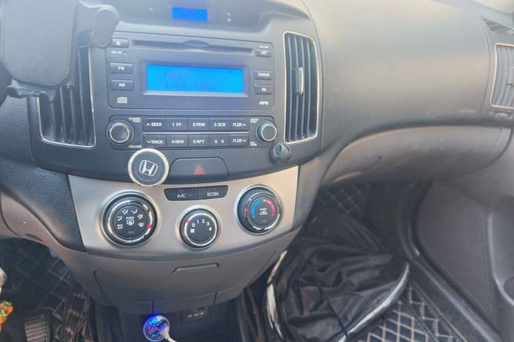 Used Hyundai Celesta 2011 1.6L Manual Comfort Edition Audio And AC Panel