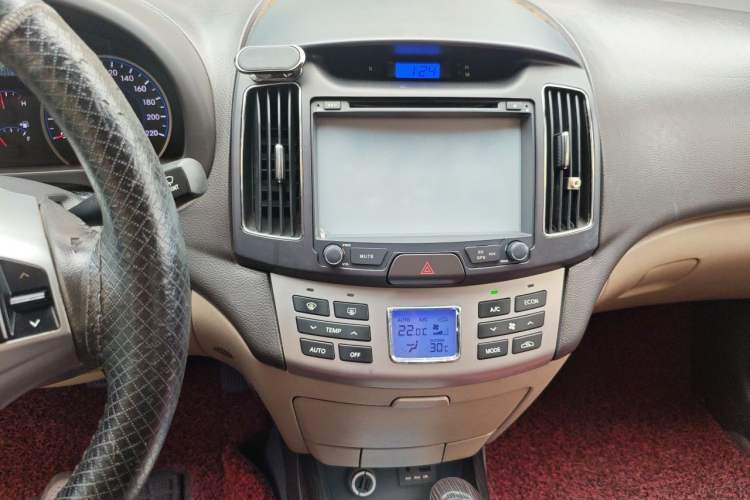 Used Hyundai Celesta 2011 1.6L Automatic Luxury Version Audio And AC Panel