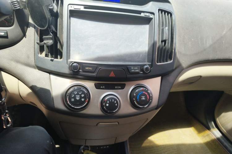 Used Hyundai Celesta 2011 1.6L Manual Comfort Edition Audio And AC Panel