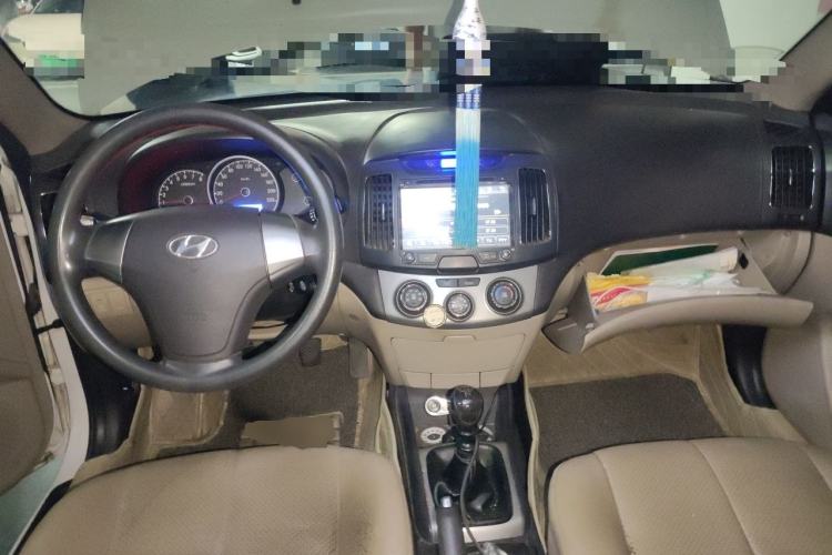 Used Hyundai Celesta 2011 1.6L Manual Comfort Edition Center Console