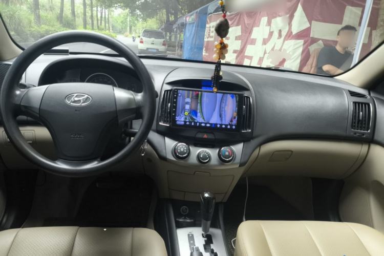 Used Hyundai Celesta 2011 1.6L Automatic Comfort Edition Center Console