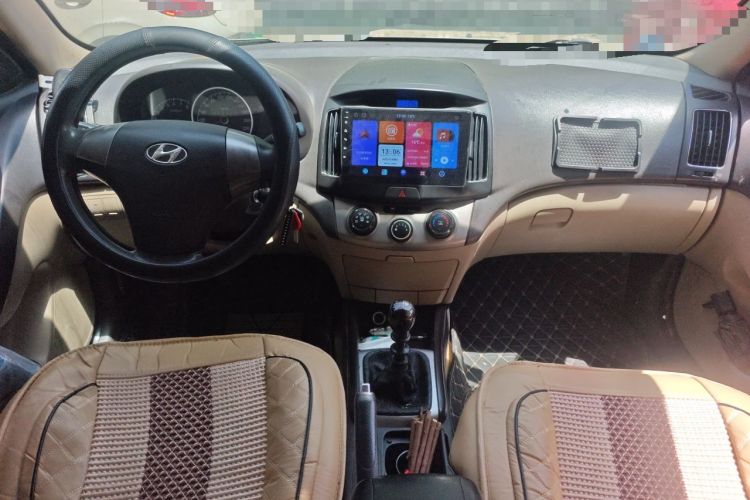 Used Hyundai Celesta 2011 1.6L Manual Luxury Model Center Console