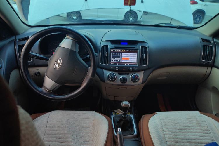 Used Hyundai Celesta 2011 1.6L Manual Comfort Edition Center Console