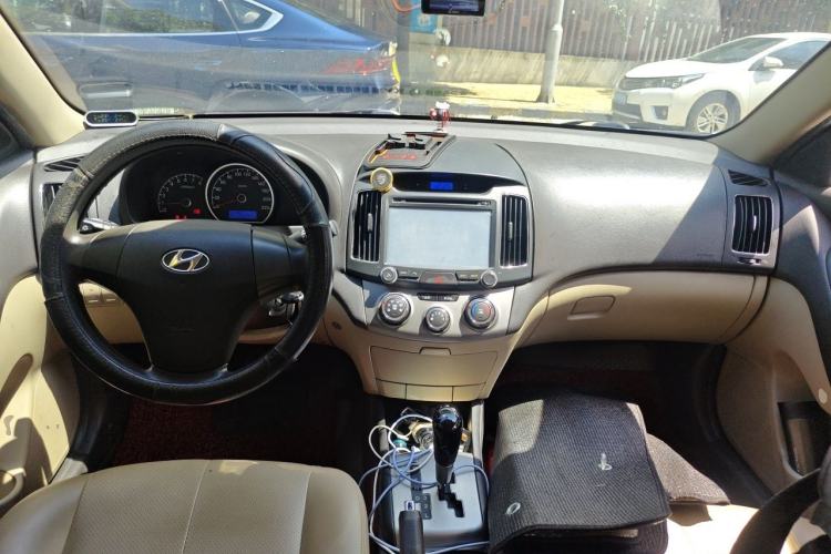 Used Hyundai Celesta 2011 1.6L Automatic Comfort Edition Center Console