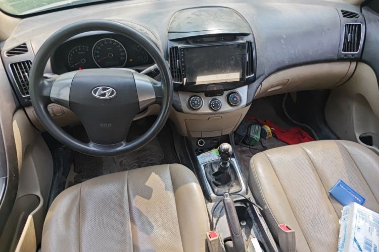 Used Hyundai Celesta 2011 1.6L Manual Comfort Edition Center Console