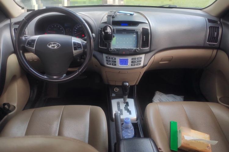 Used Hyundai Celesta 2011 1.6L Automatic Luxury Version Center Console