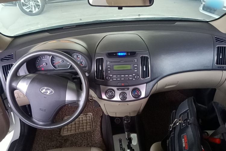 Used Hyundai Celesta 2011 1.6L Automatic Comfort Edition Center Console
