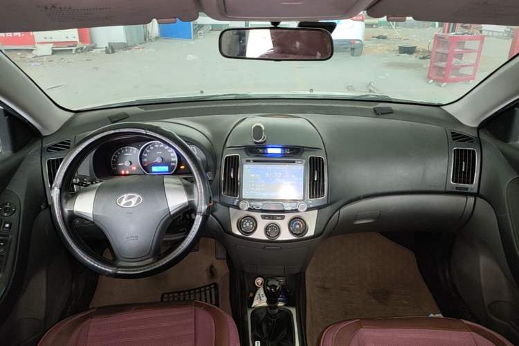 Used Hyundai Celesta 2011 1.6L Manual Comfort Edition Center Console