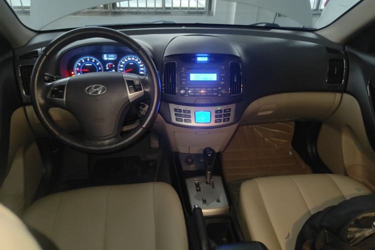 Used Hyundai Celesta 2011 1.6L Automatic Luxury Version Center Console
