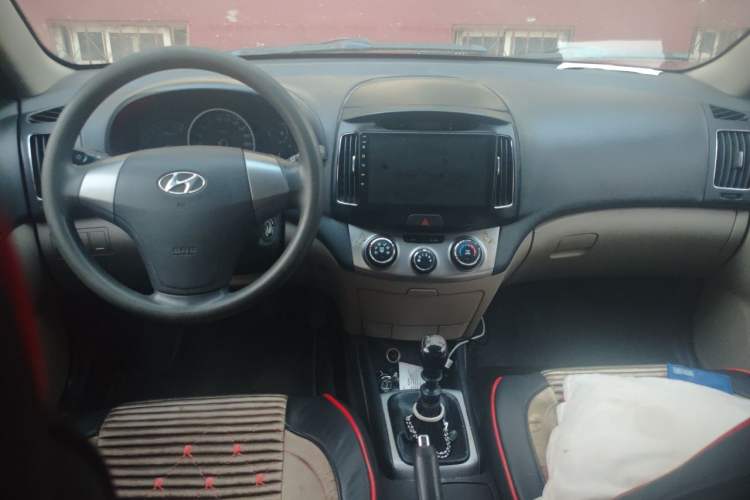 Used Hyundai Celesta 2011 1.6L Manual Comfort Edition Center Console
