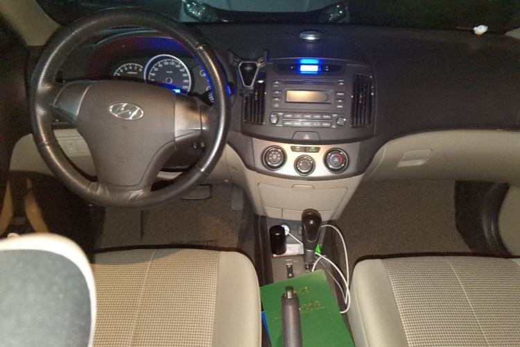 Used Hyundai Celesta 2011 1.6L Automatic Comfort Edition Center Console