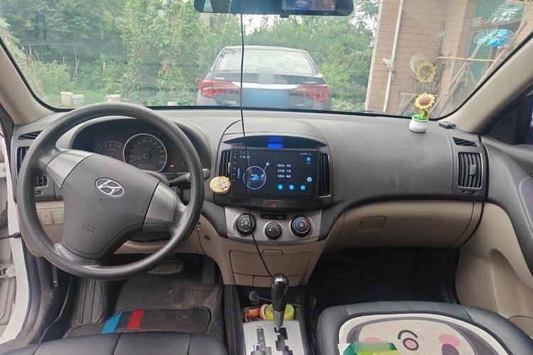 Used Hyundai Celesta 2011 1.6L Automatic Comfort Edition Center Console