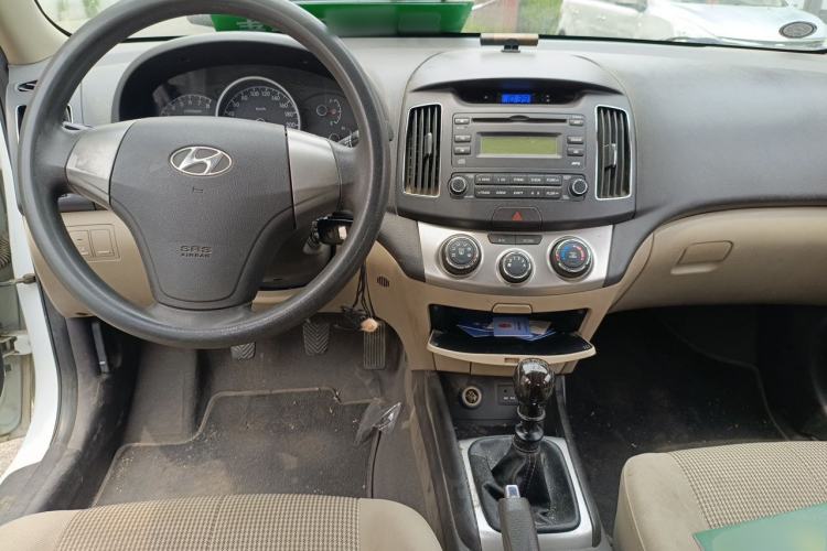 Used Hyundai Celesta 2011 1.6L Manual Comfort Edition Center Console