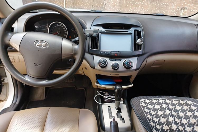 Used Hyundai Celesta 2011 1.6L Automatic Comfort Edition Center Console