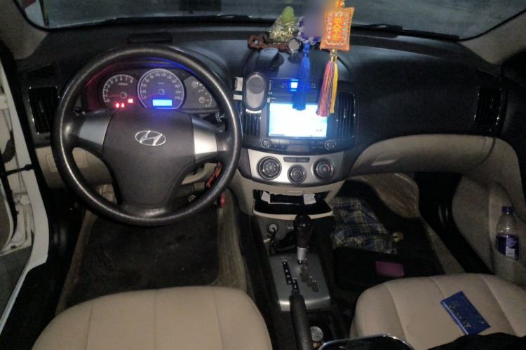 Used Hyundai Celesta 2011 1.6L Automatic Comfort Edition Center Console
