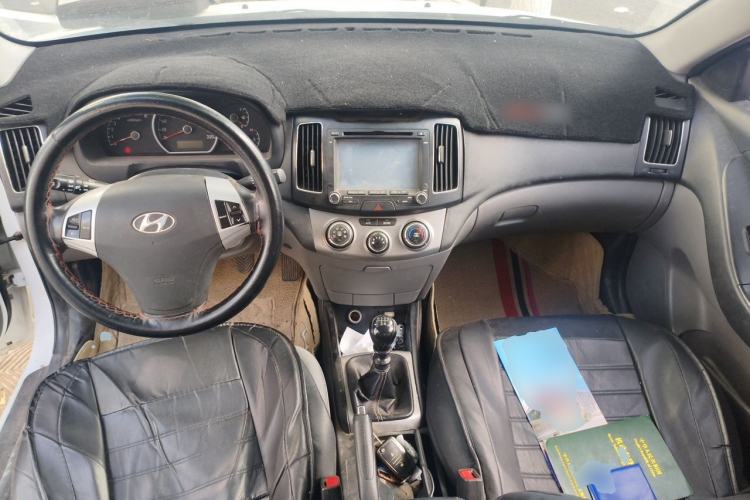 Used Hyundai Celesta 2011 1.6L Manual Comfort Edition Center Console