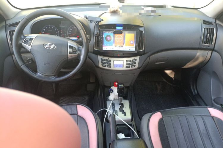 Used Hyundai Celesta 2011 1.6L Automatic Luxury Version Center Console