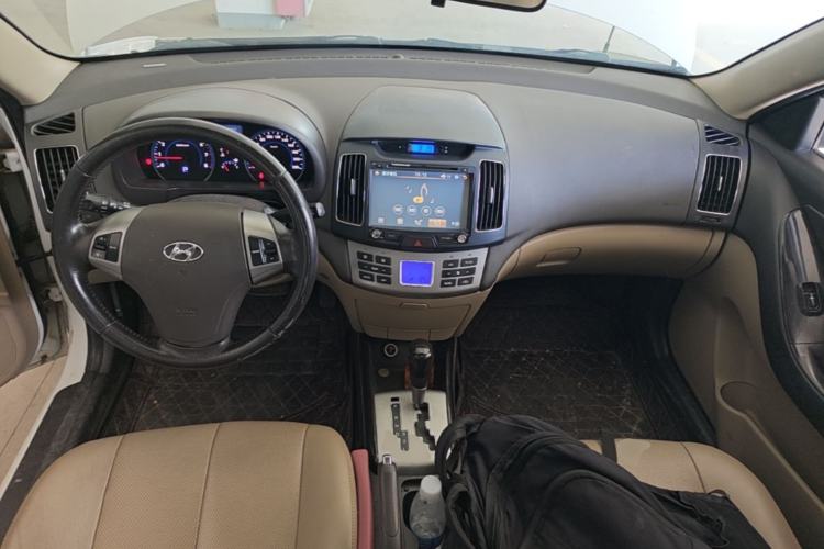 Used Hyundai Celesta 2011 1.6L Automatic Luxury Version Center Console