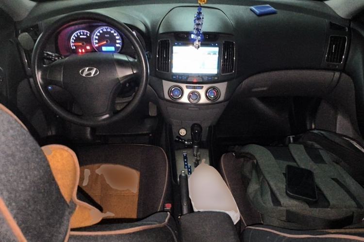 Used Hyundai Celesta 2011 1.6L Automatic Comfort Edition Center Console