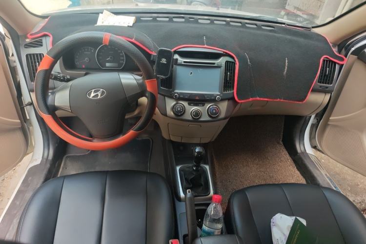 Used Hyundai Celesta 2011 1.6L Manual Comfort Edition Center Console