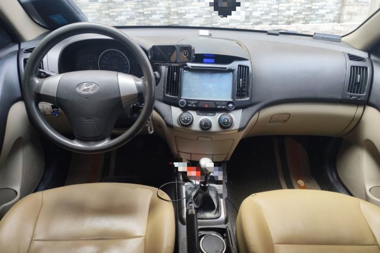 Used Hyundai Celesta 2011 1.6L Manual Comfort Edition Center Console