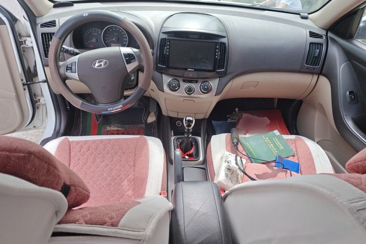 Used Hyundai Celesta 2011 1.6L Manual Comfort Edition Center Console