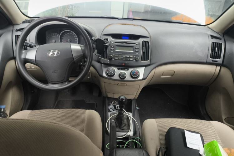 Used Hyundai Celesta 2011 1.6L Manual Comfort Edition Center Console