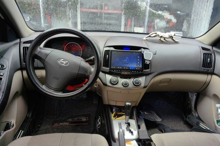 Used Hyundai Celesta 2011 1.6L Automatic Comfort Edition Center Console