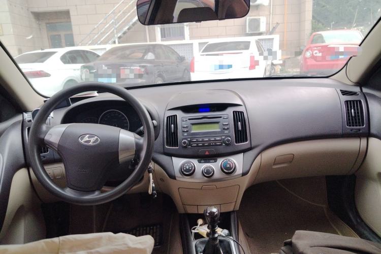 Used Hyundai Celesta 2011 1.6L Manual Comfort Edition Center Console