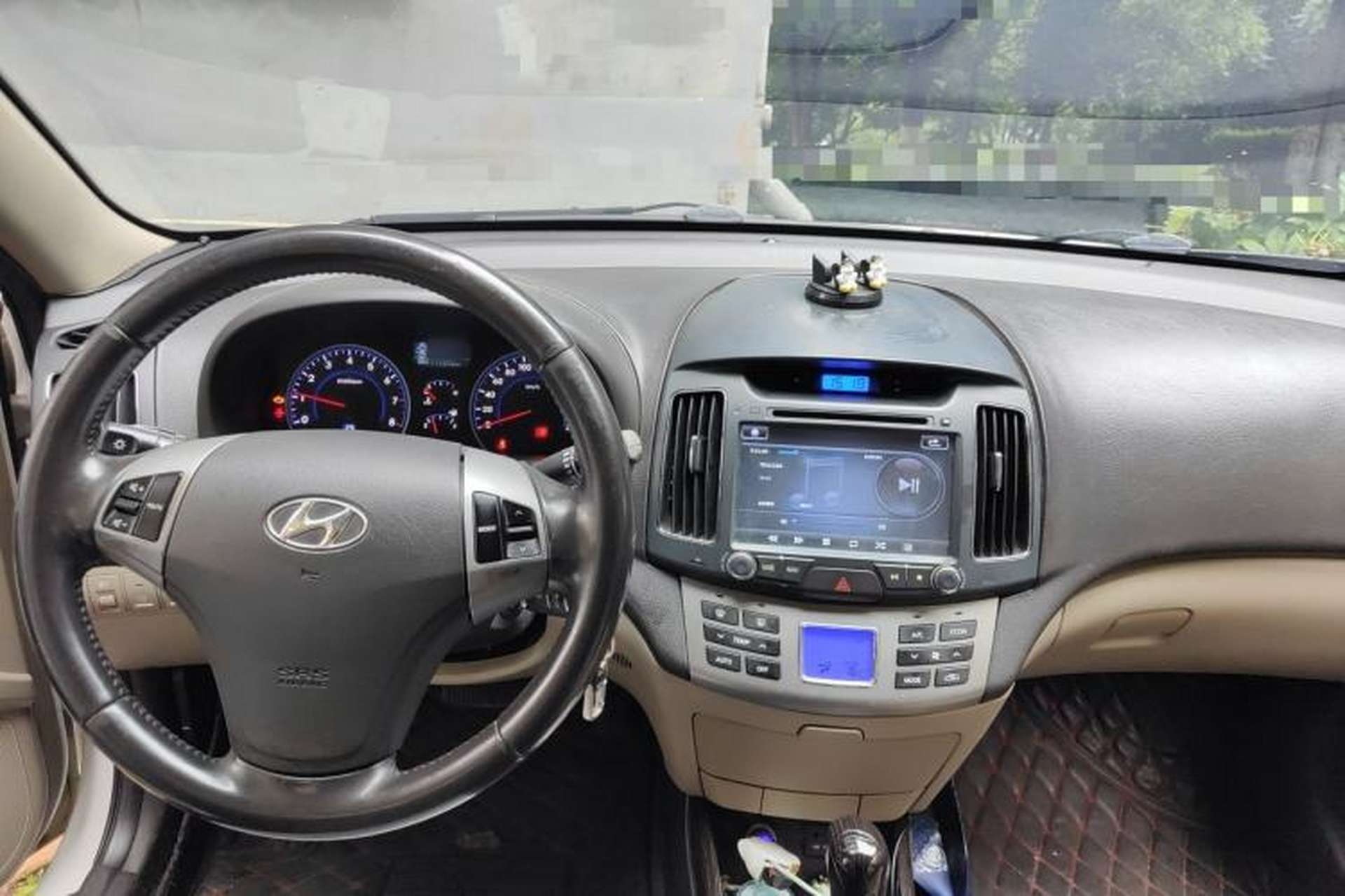 Used Hyundai Celesta 2011 1.6L Automatic Luxury Version Center Console