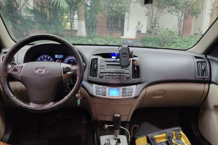 Used Hyundai Celesta 2011 1.6L Automatic Luxury Version Center Console
