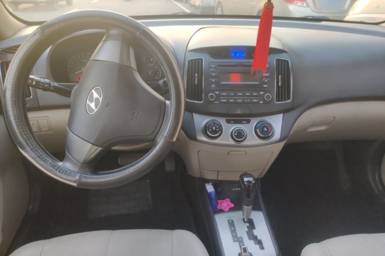 Used Hyundai Celesta 2011 1.6L Automatic Comfort Edition Center Console